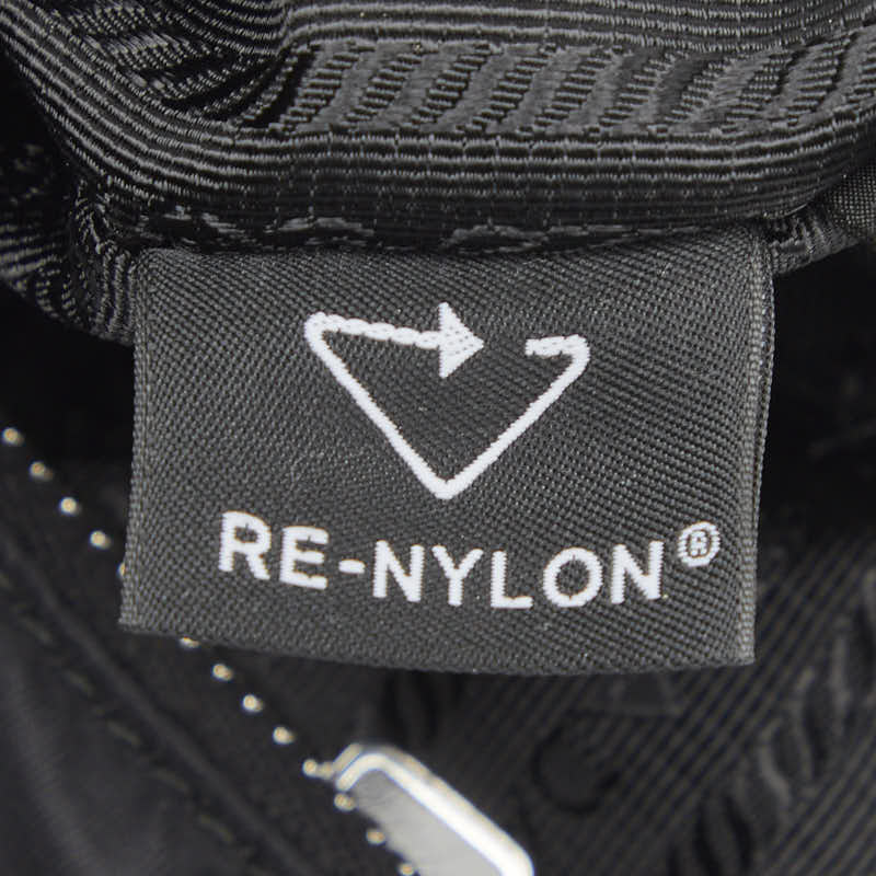 プラダ Re-Edition 2005 Re-Nylon 2wayショルダーバッグ