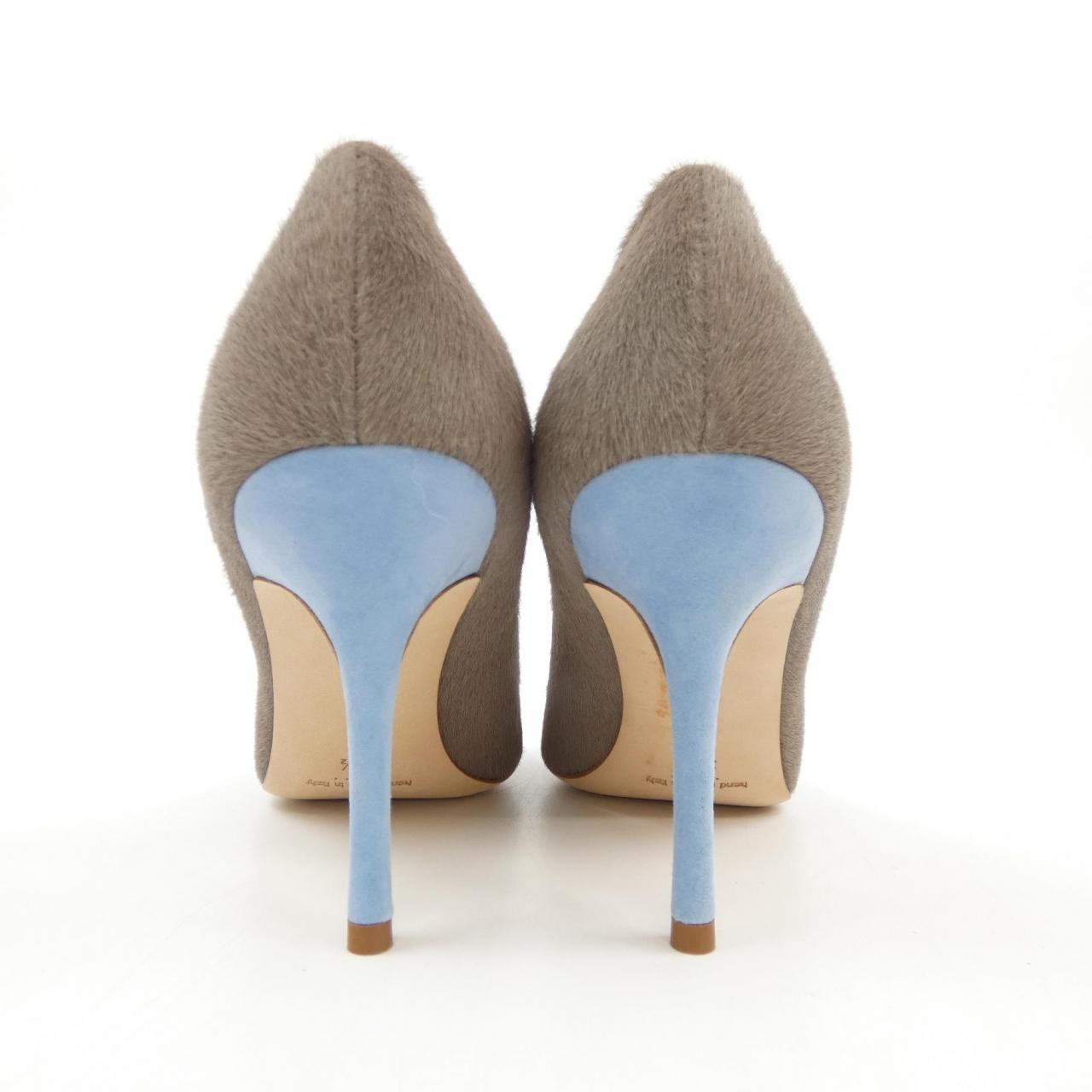 マノロブラニク ハラコパンプス