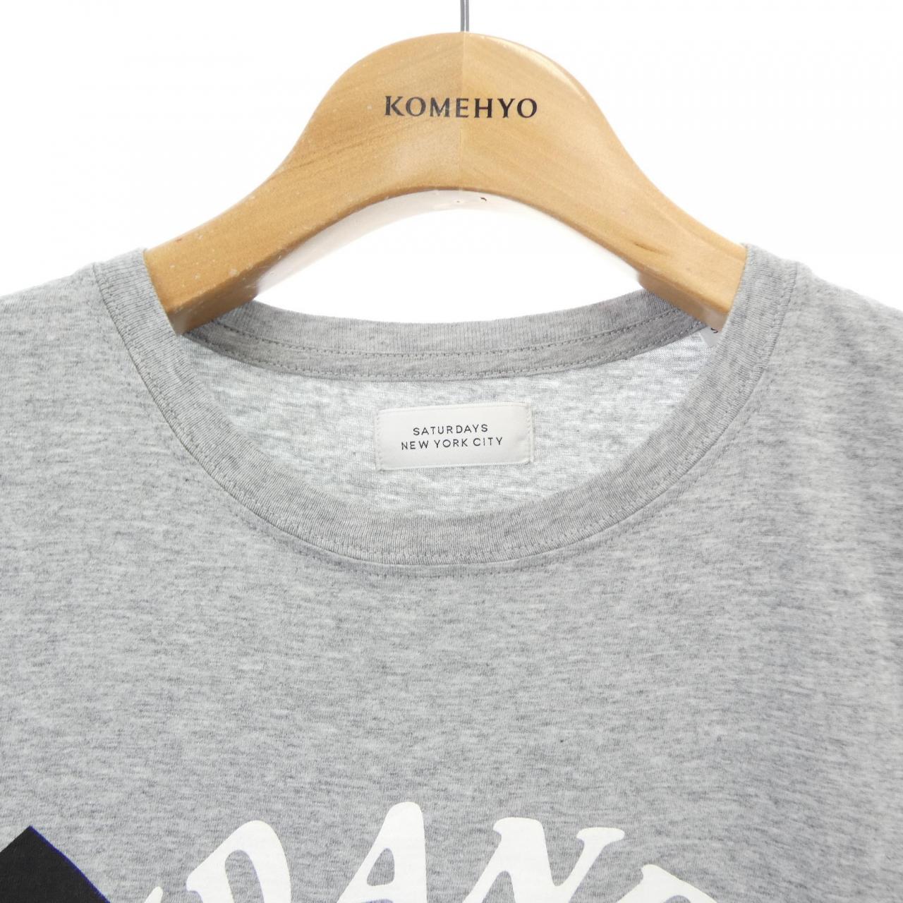 サタデーズ コットンTシャツ