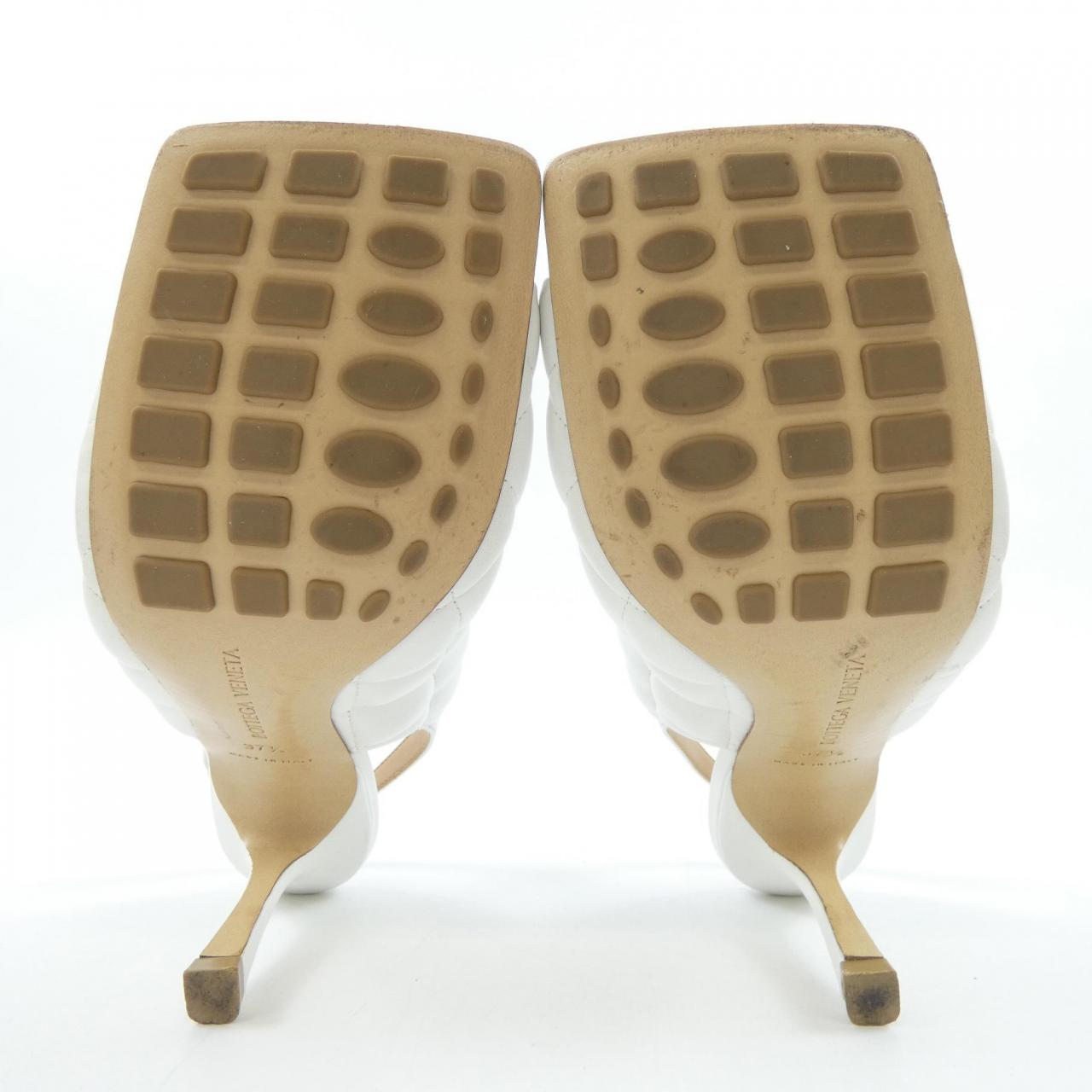 ボッテガ ヴェネタ パデッド スリングバック ラムスキン サンダル