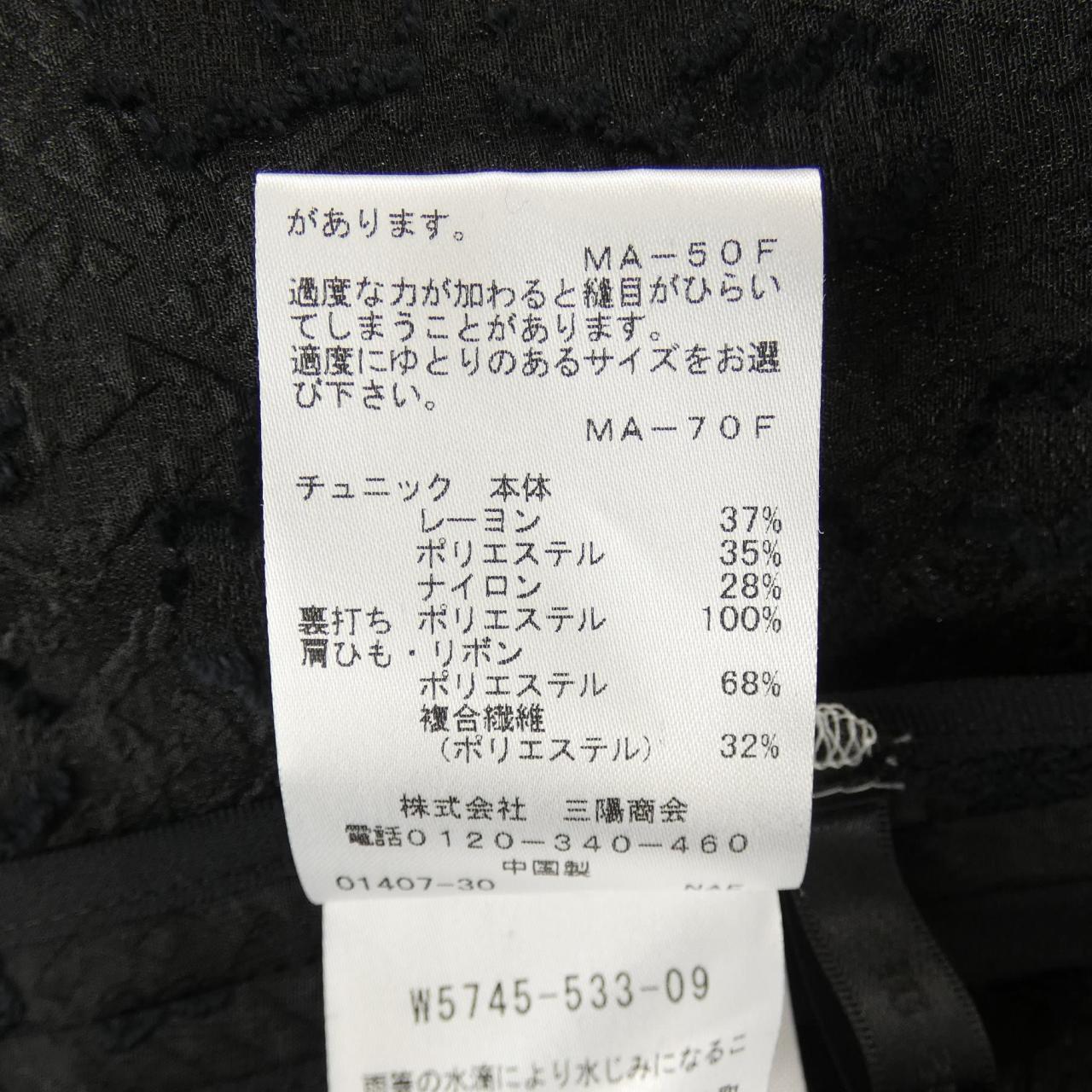 トゥービーシック トップス