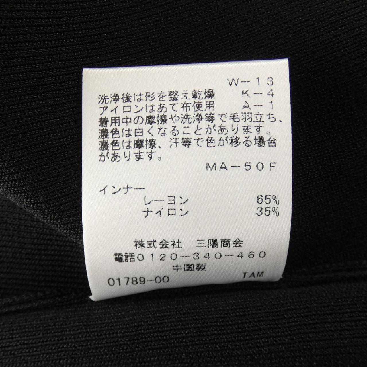 トゥービーシック トップス