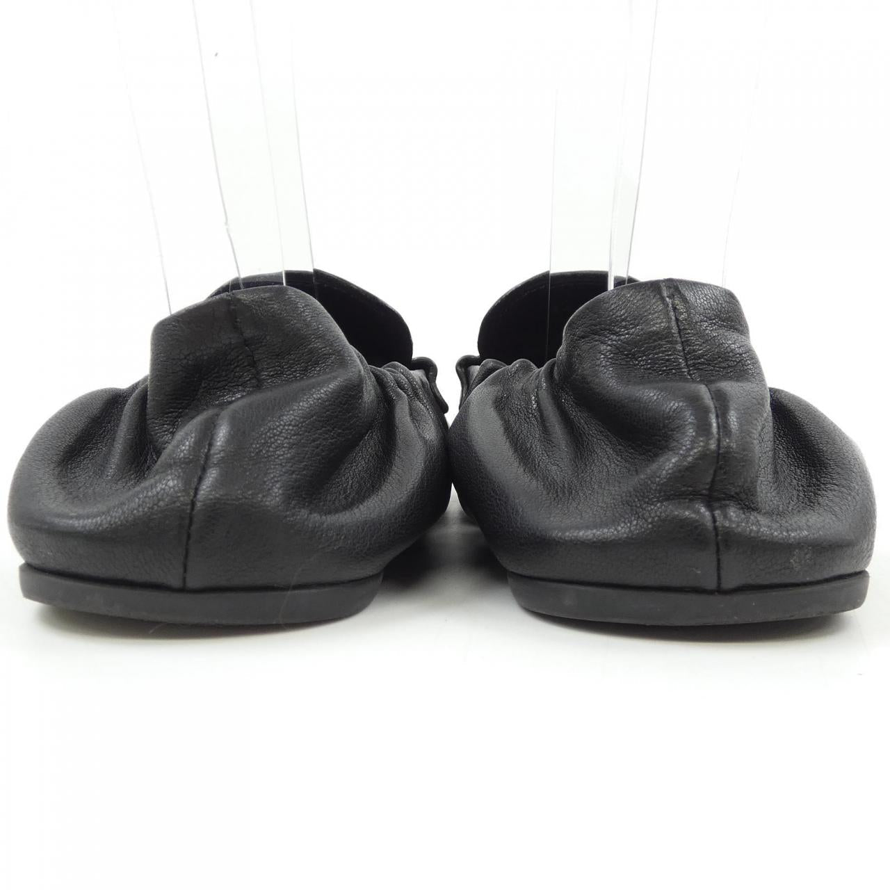 ミュウミュウ ギャザー ナッパ レザー ローファー