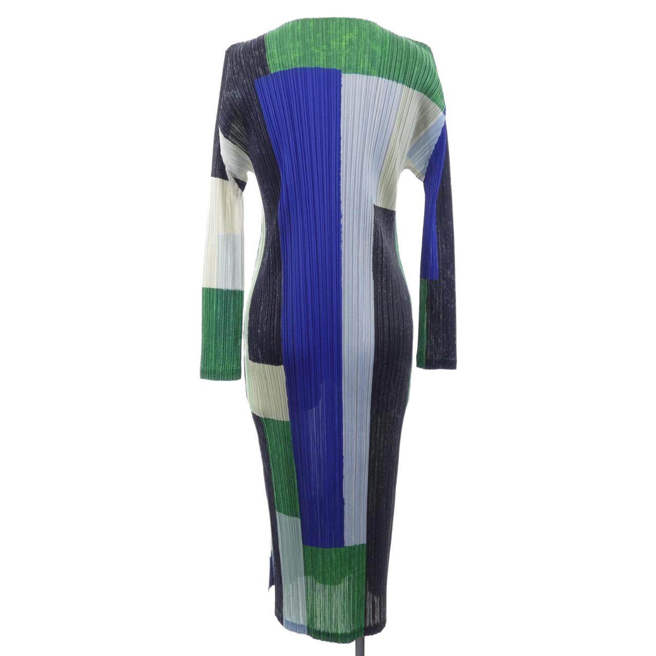 プリーツプリーズイッセイミヤケ ワンピース