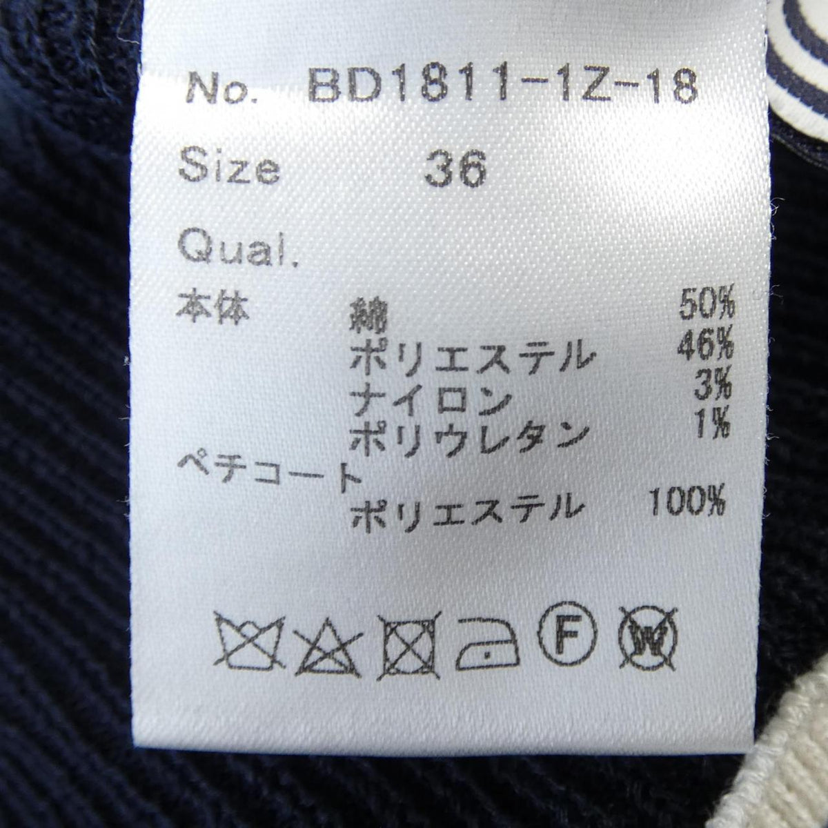 ボーダーズアットバルコニー スカート