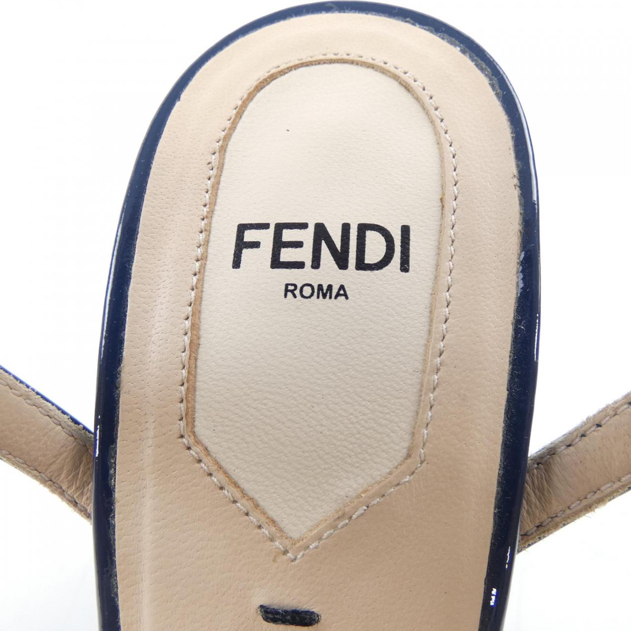 フェンディ レザーサンダル