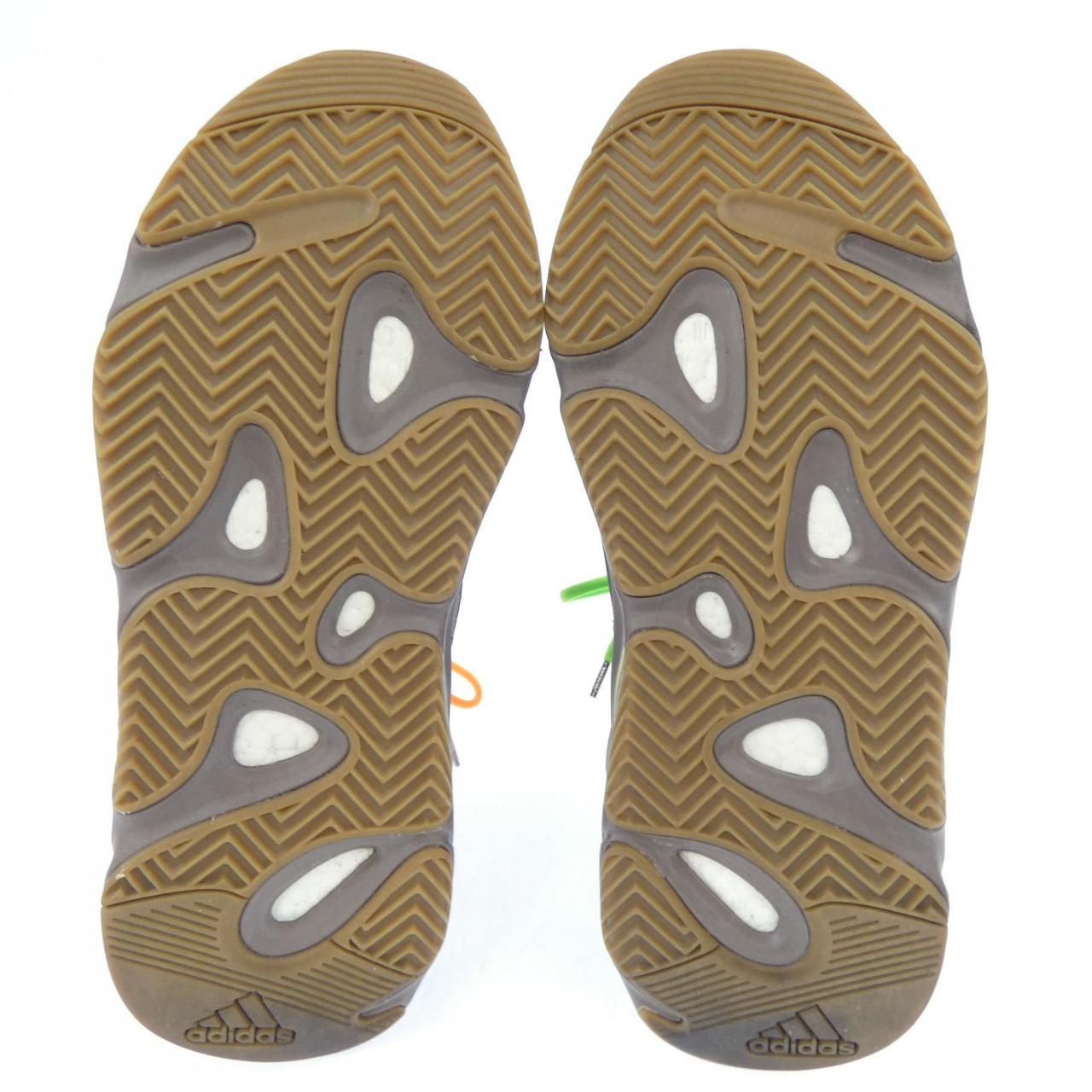 アディダス YEEZY700 スニーカー