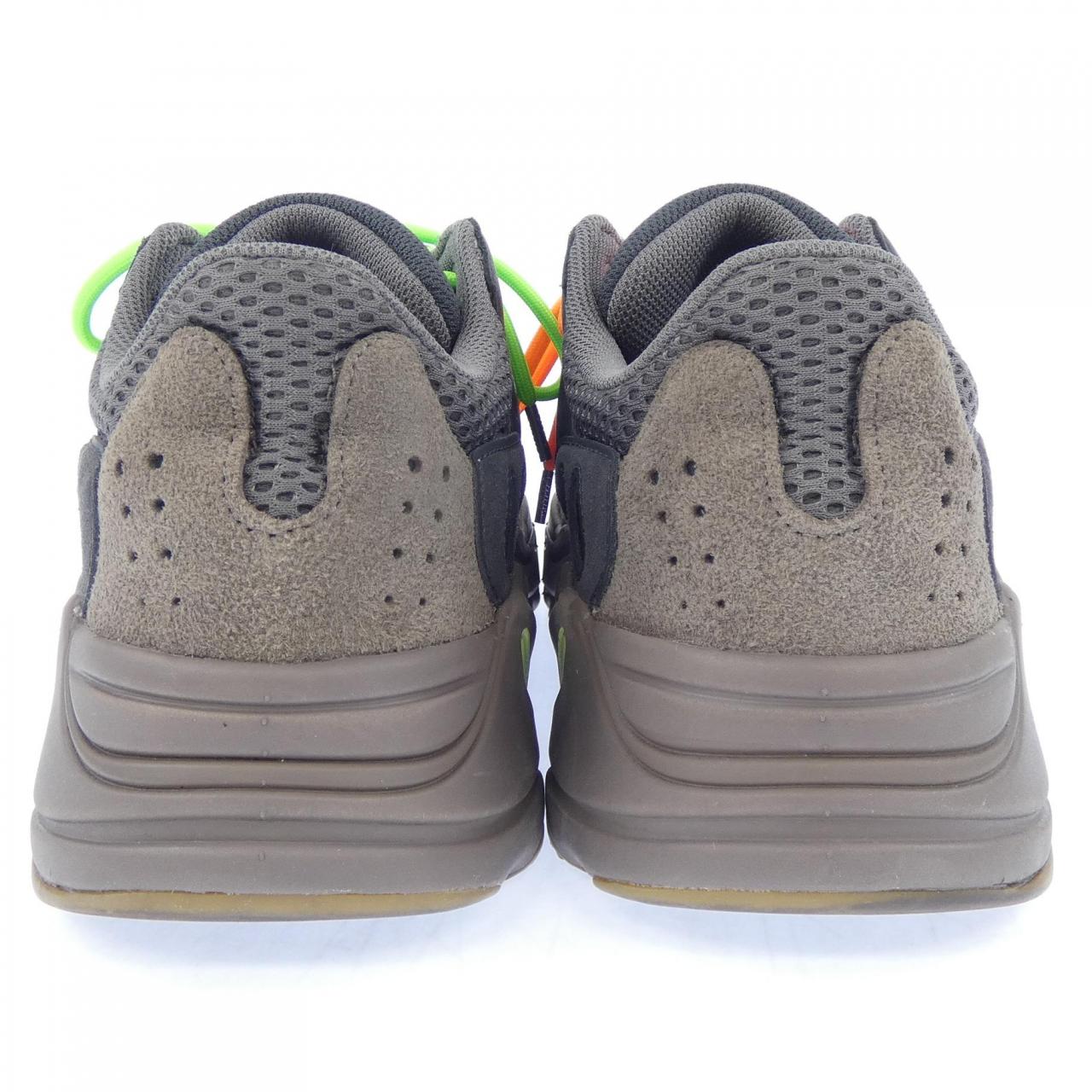 アディダス YEEZY700 スニーカー