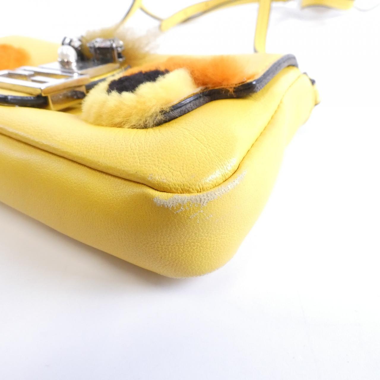 フェンディ BAG BUGS MICRO BAGUETTE ラム ショルダーバッグ