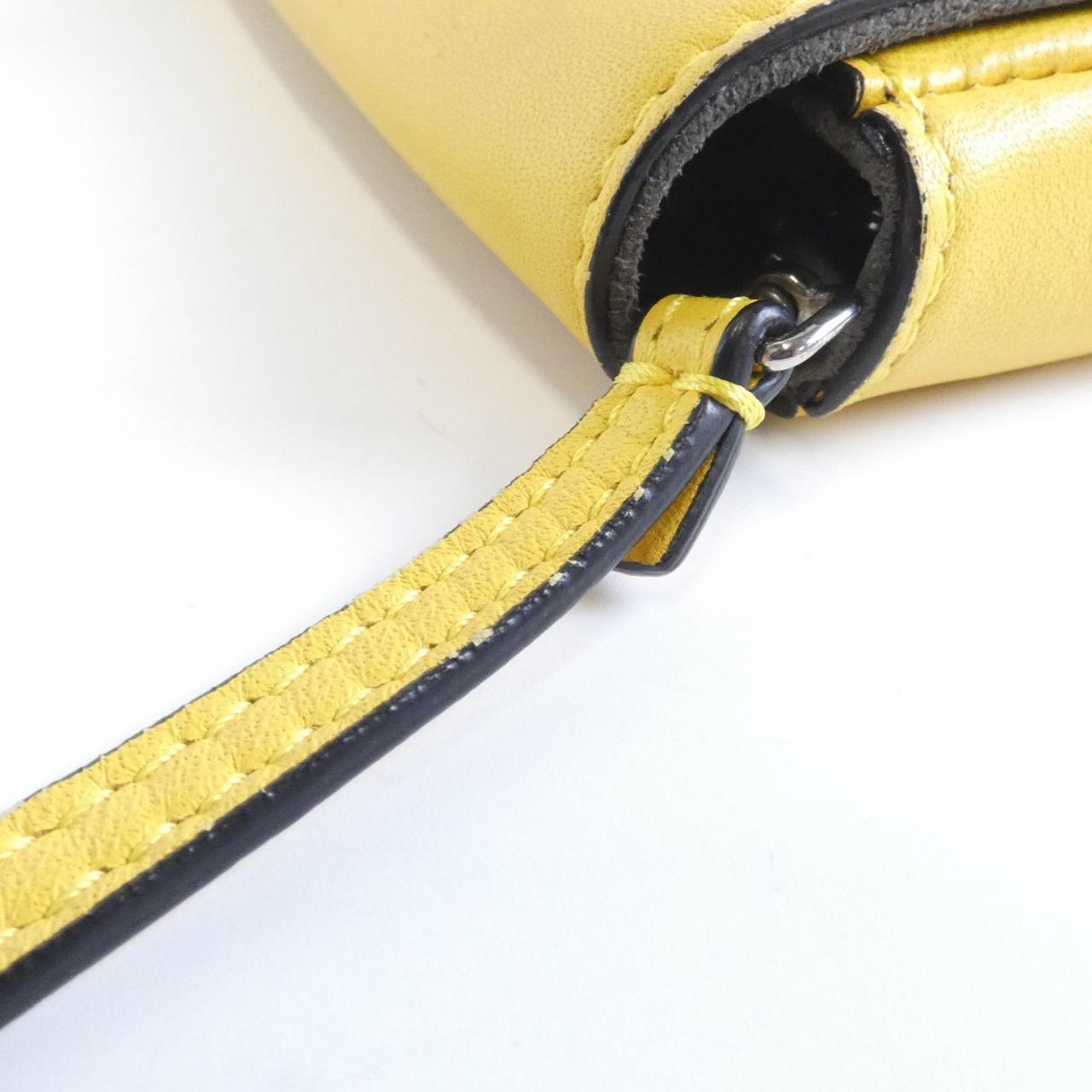 フェンディ BAG BUGS MICRO BAGUETTE ラム ショルダーバッグ