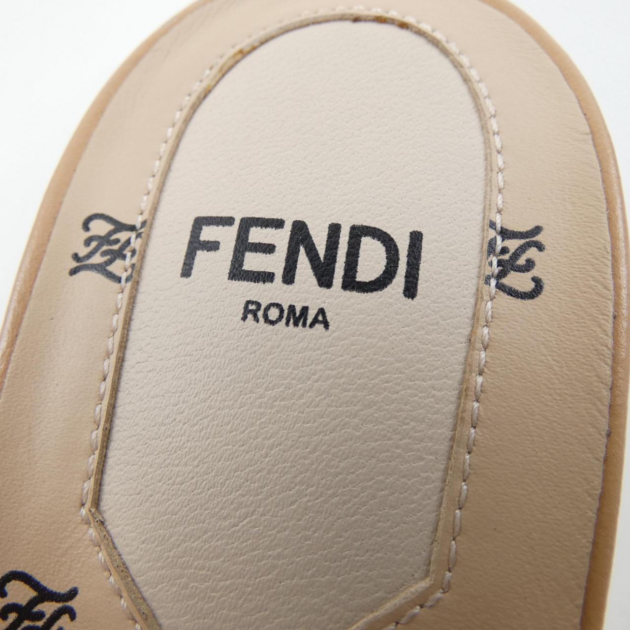 フェンディ レザーサンダル