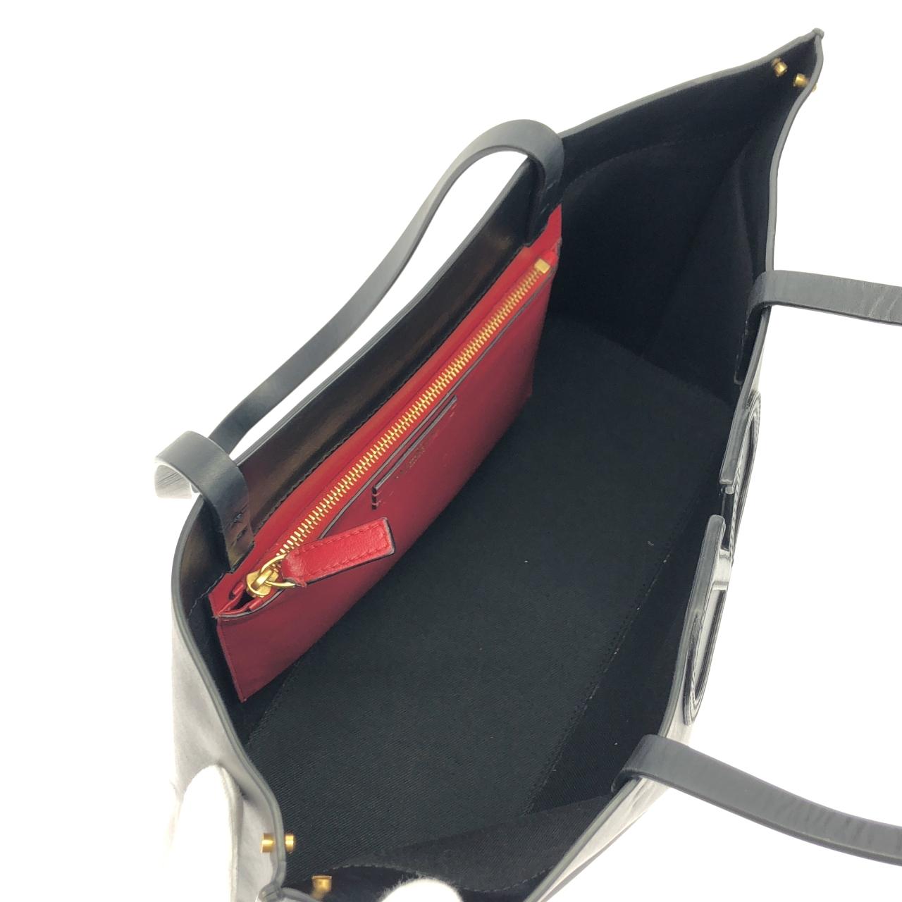 ヴァレンティノガラヴァーニ レザーバッグ