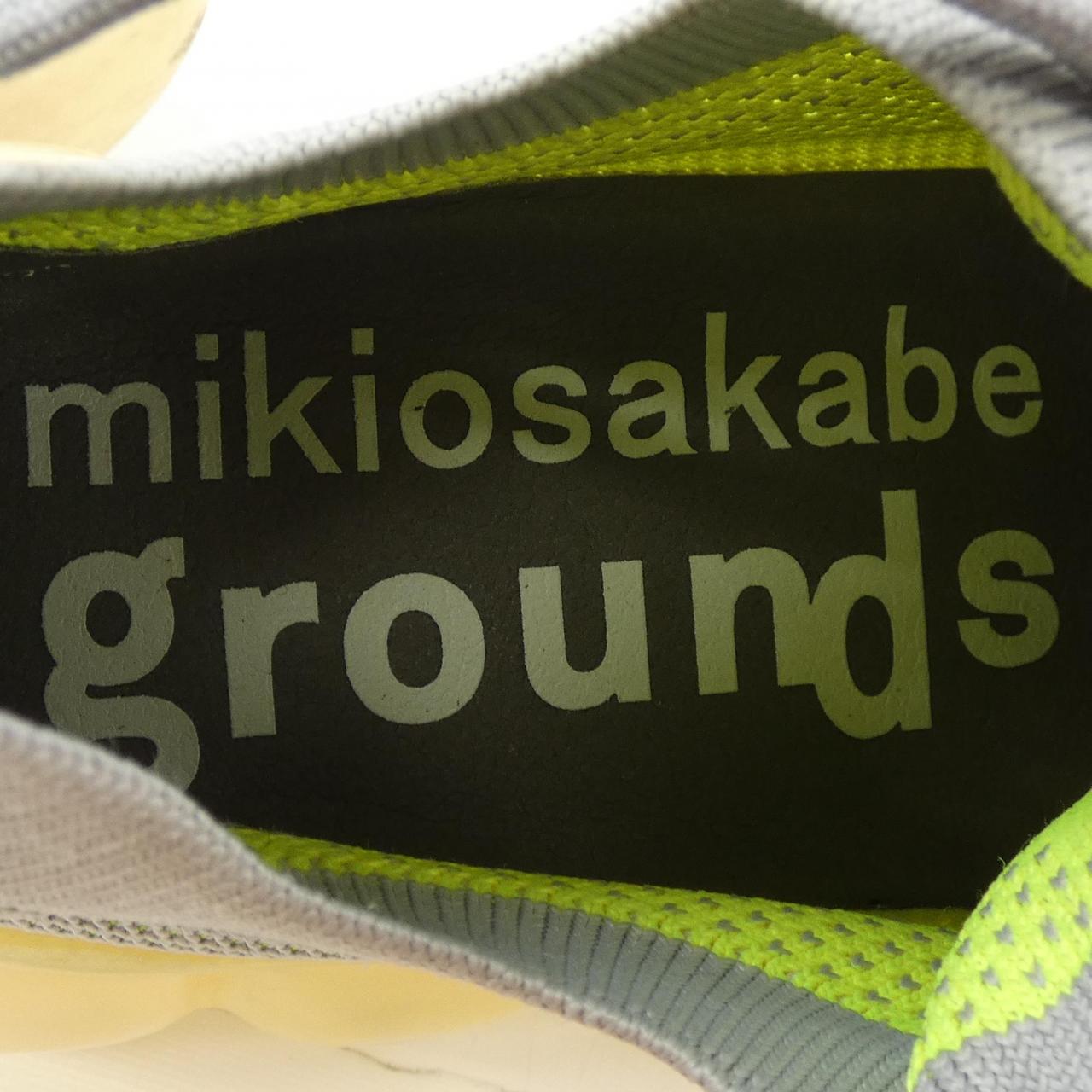 GROUNDSスニーカー