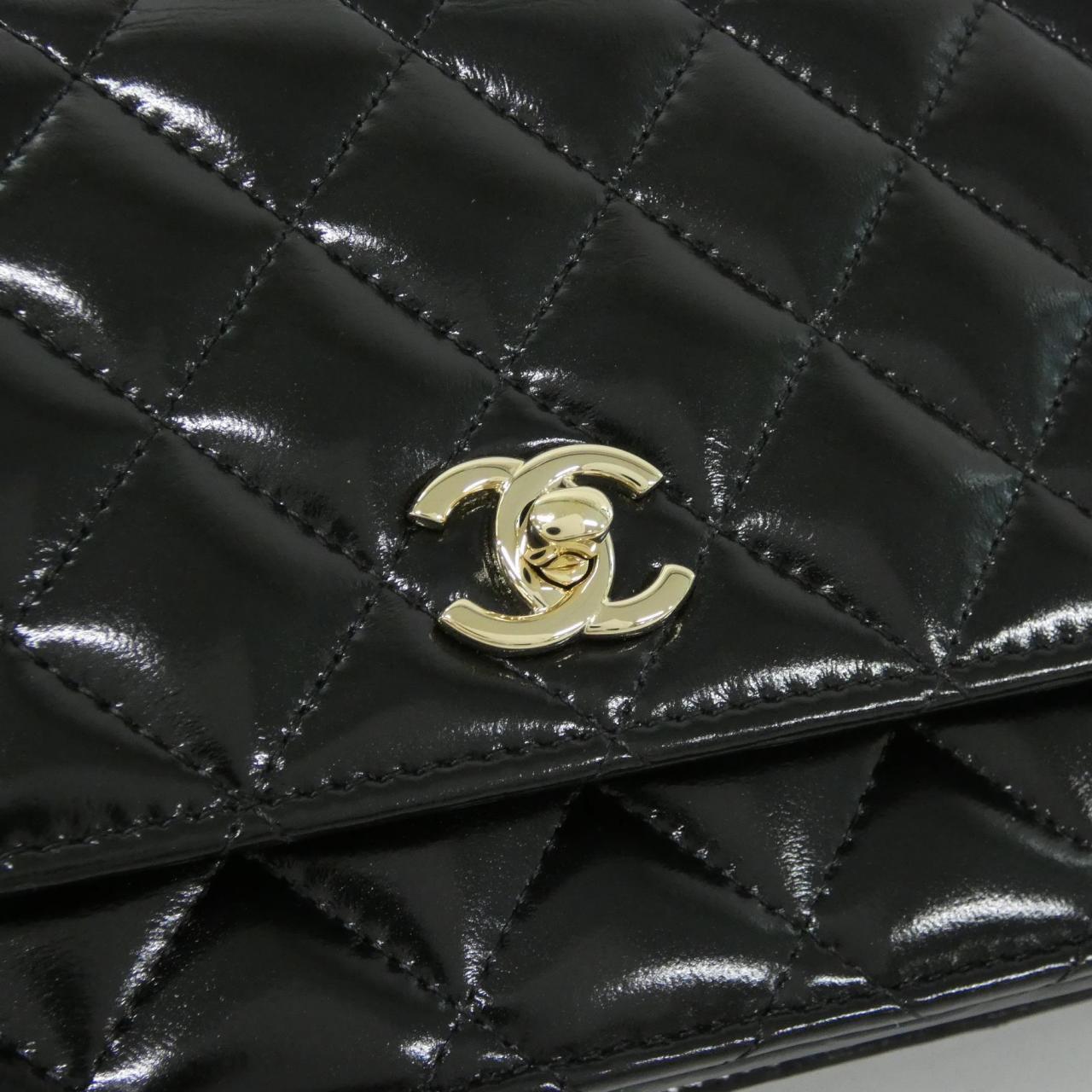 シャネル ラムスキン チェーンウォレット