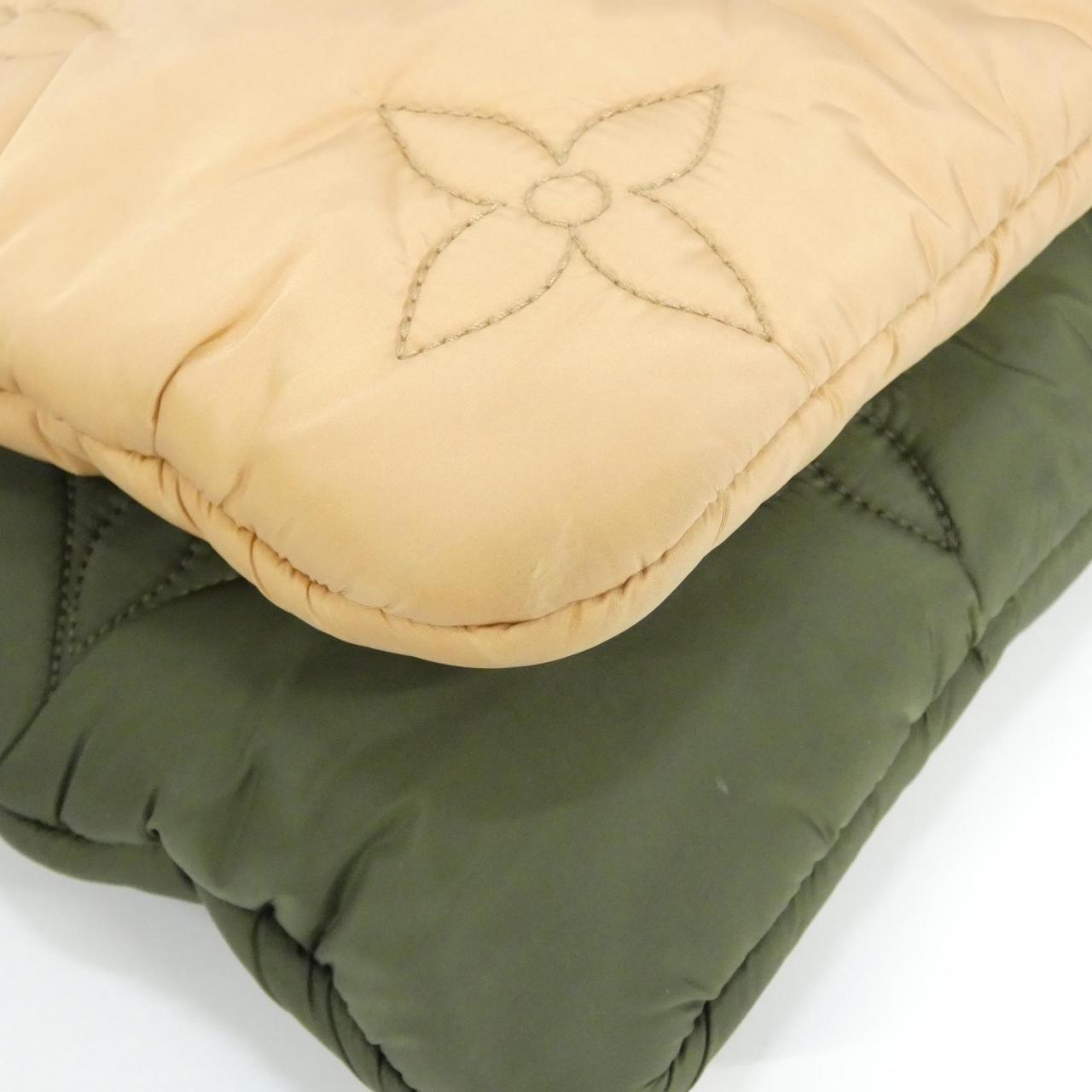 ルイヴィトン LVピロー マキシ ミュルティ ポシェット アクセソワール リサイクルナイロン ショルダーバッグ