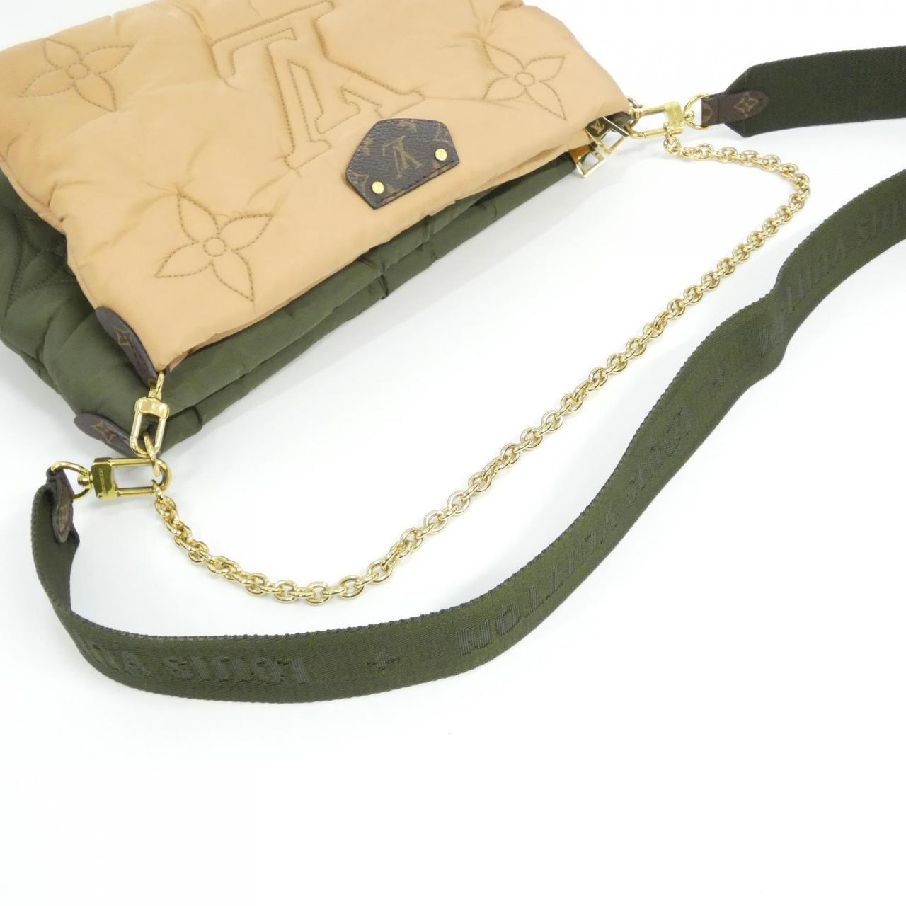 ルイヴィトン LVピロー マキシ ミュルティ ポシェット アクセソワール リサイクルナイロン ショルダーバッグ