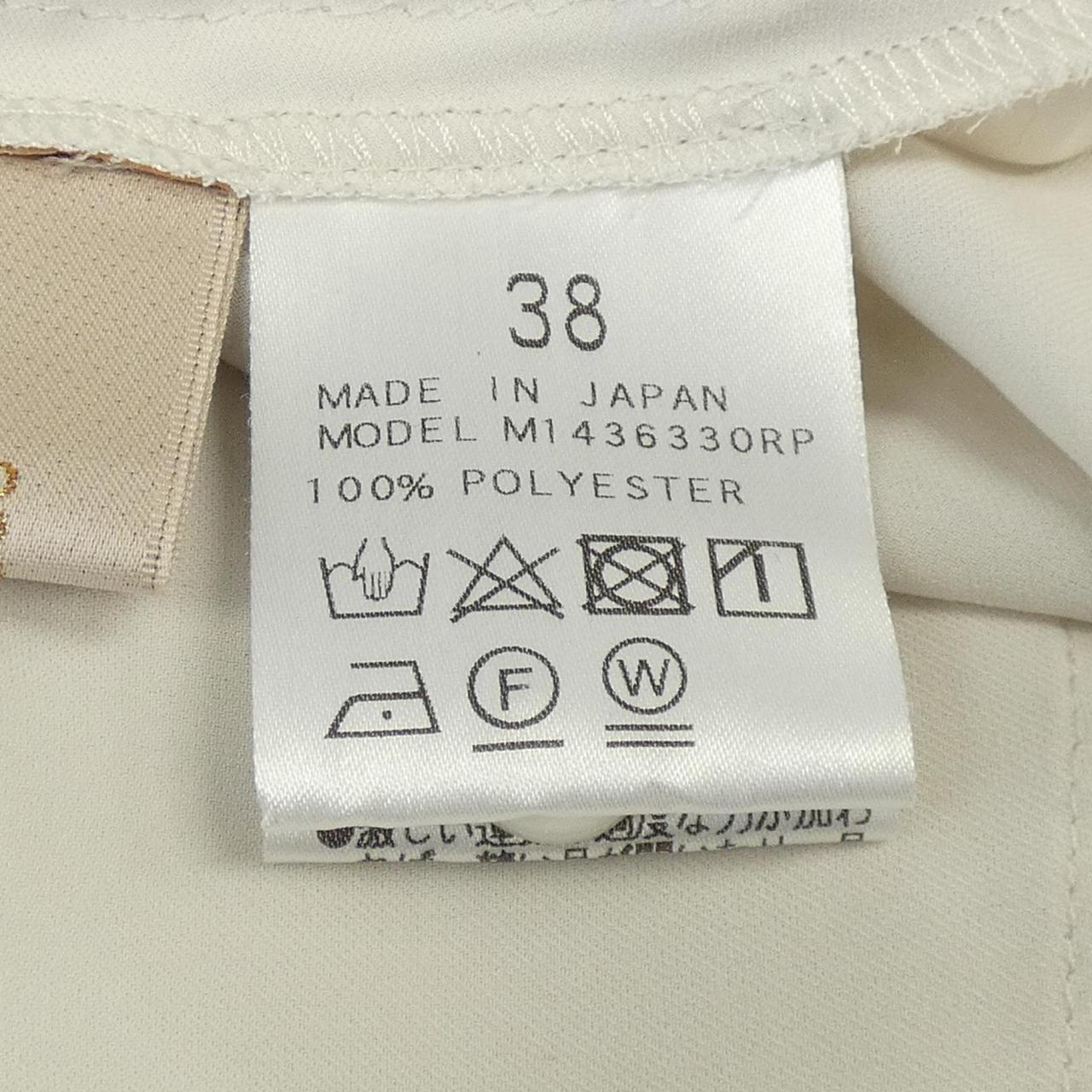 MOI トップス