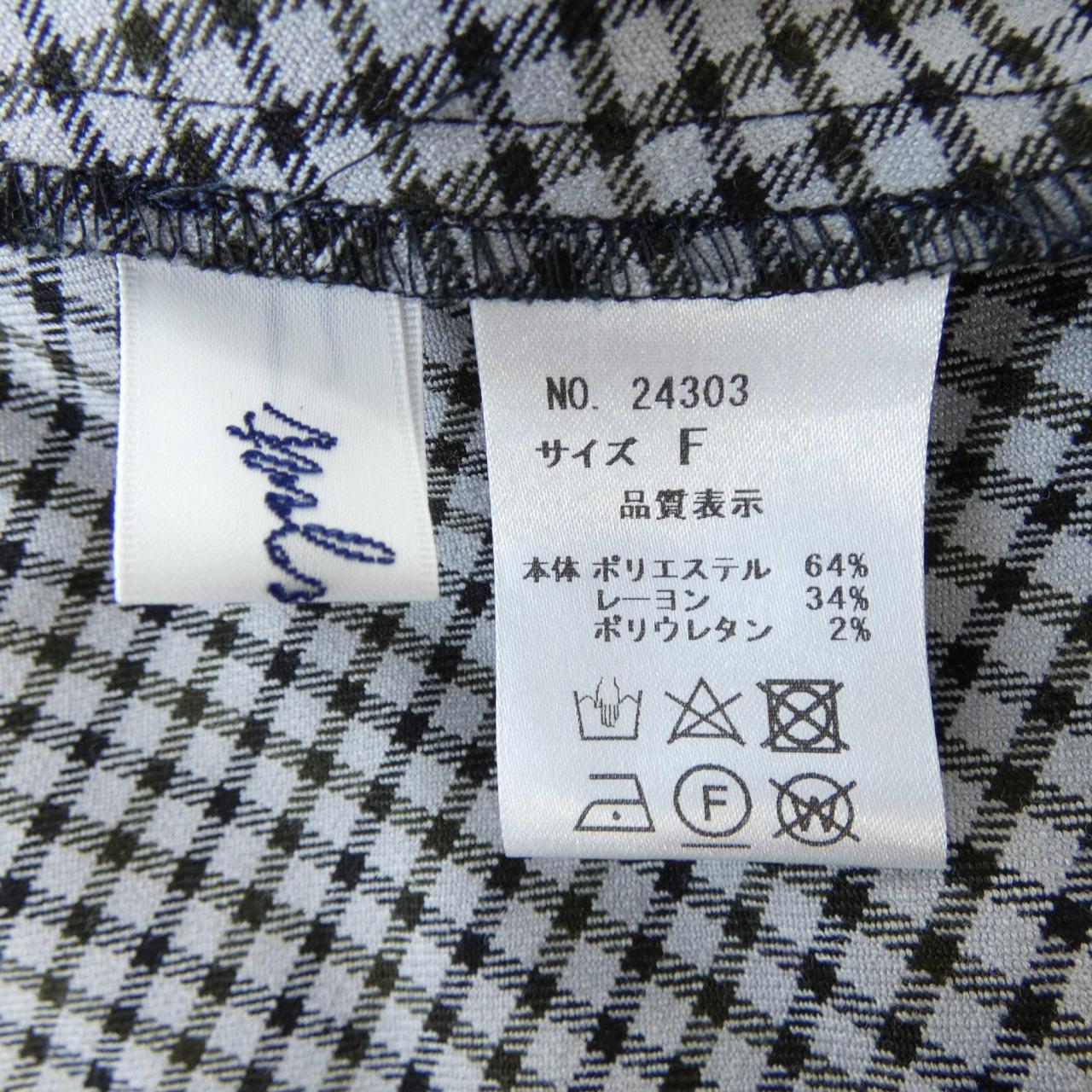 アンプレガントトップス