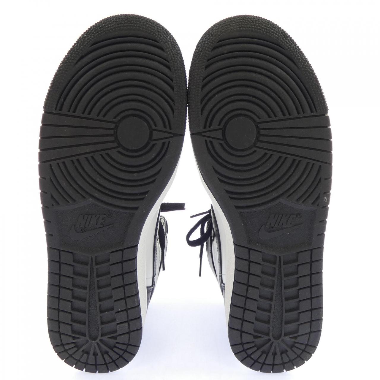 ナイキエアジョーダン1ミッド スニーカー
