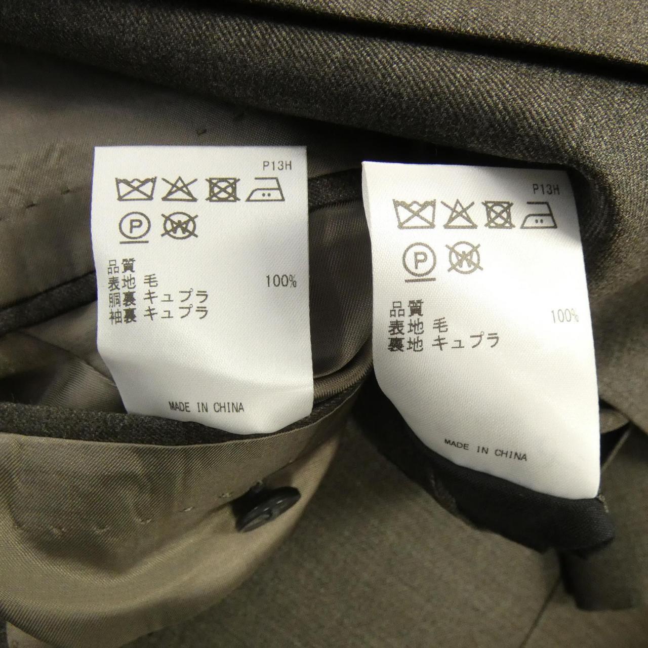 ゴタイリク スーツ