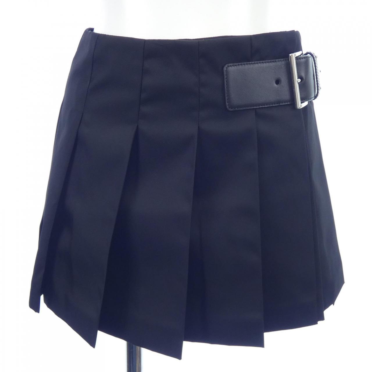 プラダ トライアングルロゴ RE-NYLON スカート