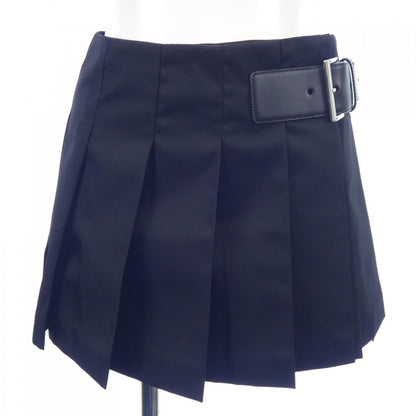 プラダ トライアングルロゴ RE-NYLON スカート