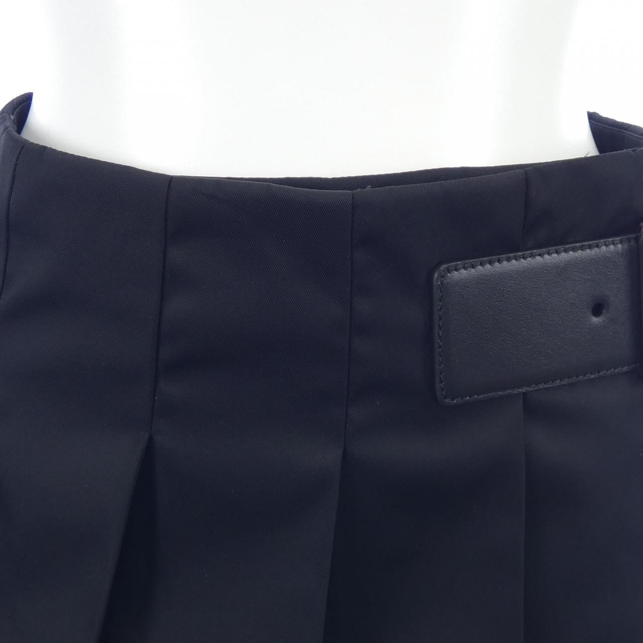 プラダ トライアングルロゴ RE-NYLON スカート