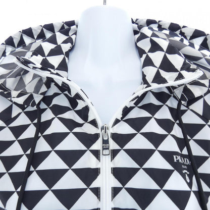 プラダ トライアングルロゴ RE-NYLON ブルゾン