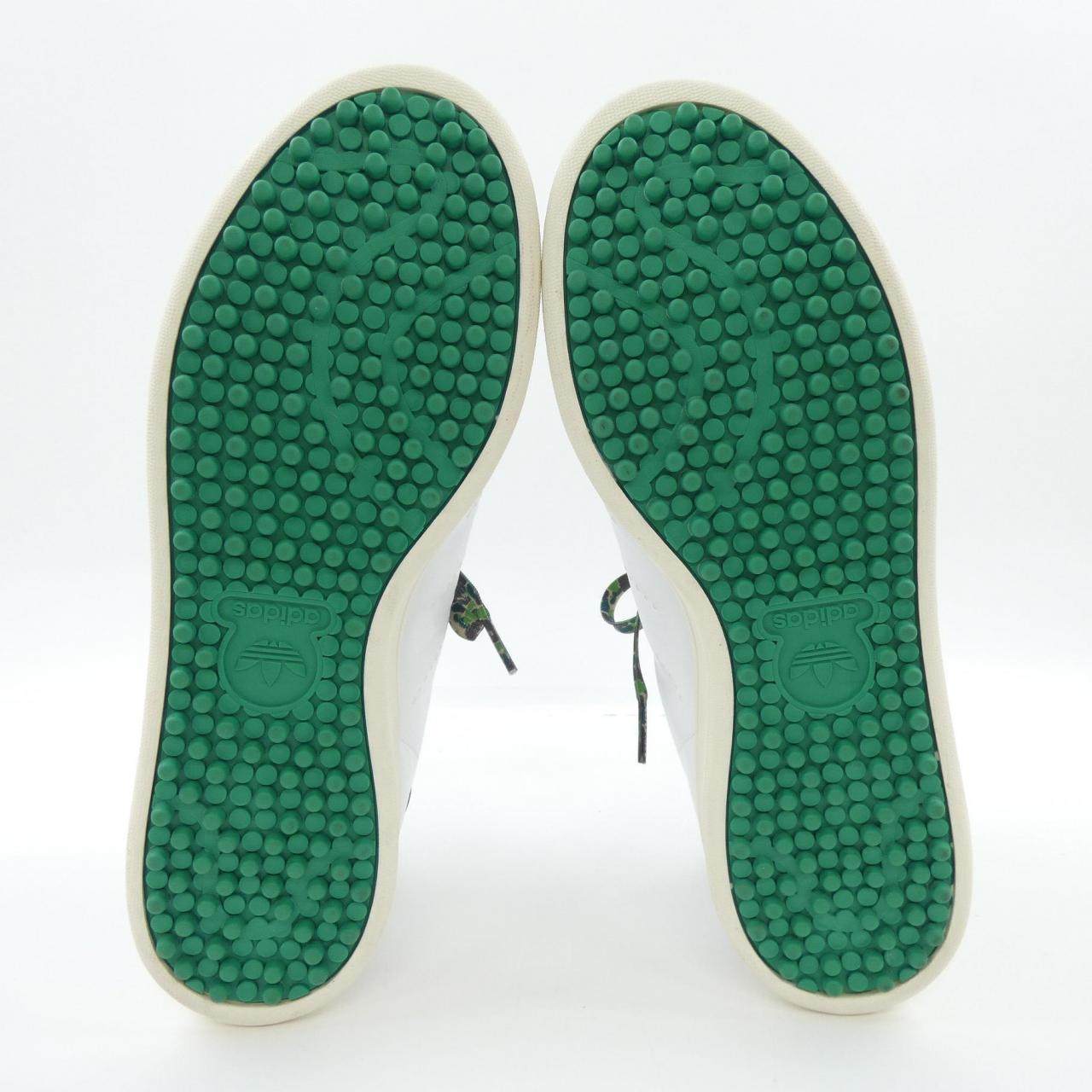 アディダス スニーカー