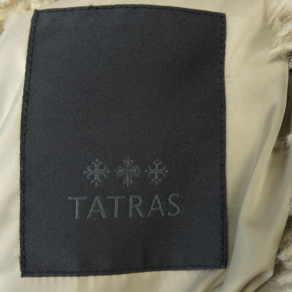 タトラス コート