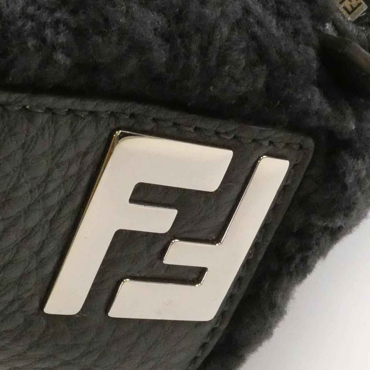 フェンディ FENDI LUI LARGE カーリーシアリング ショルダーバッグ