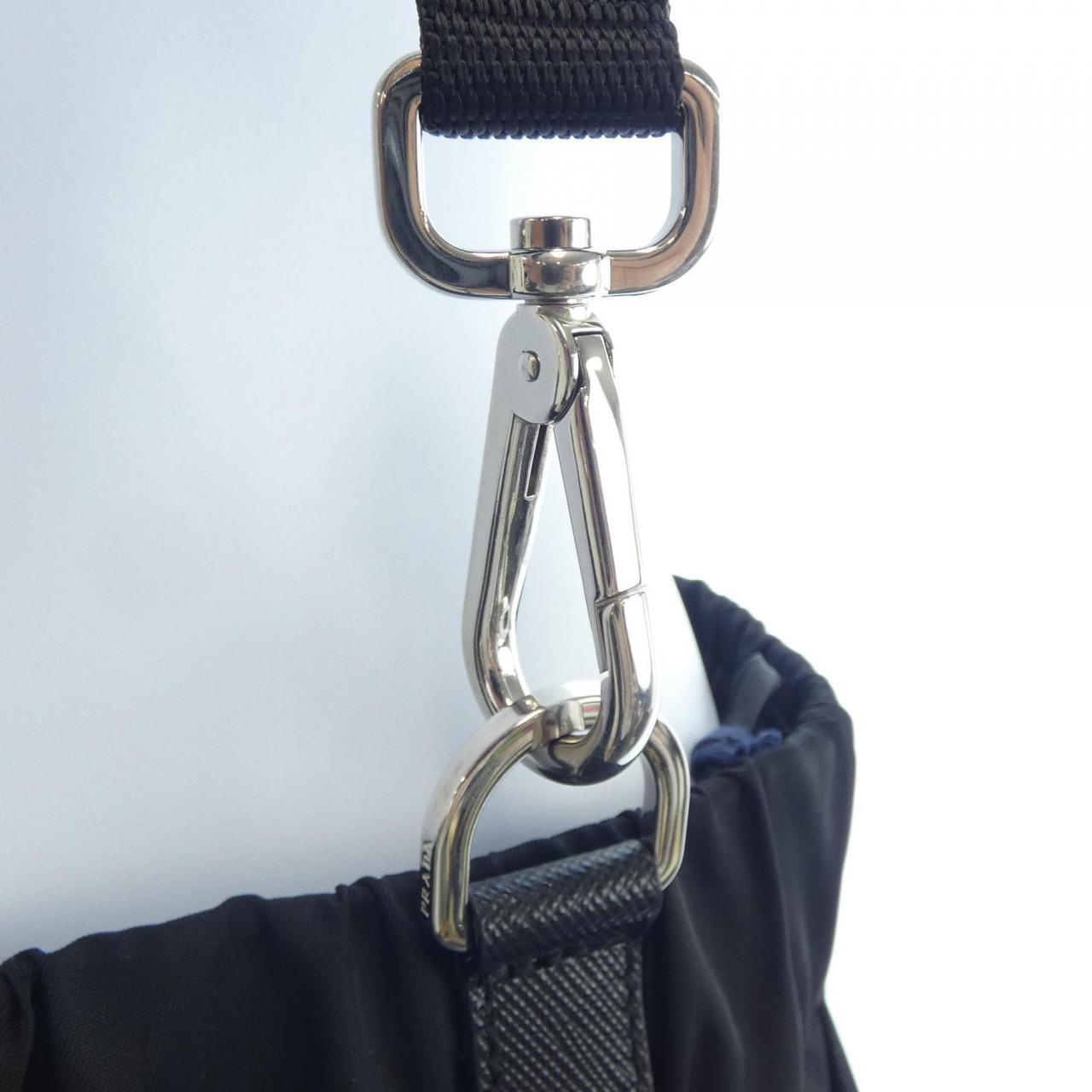 プラダ トライアングルロゴ Re-Nylon パンツ