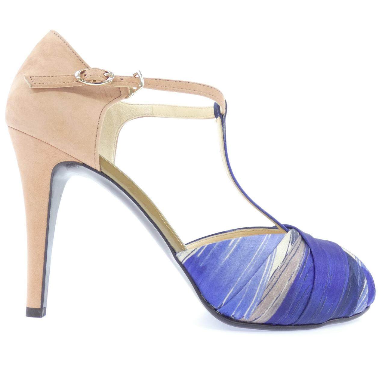 ダイアナ パンプス