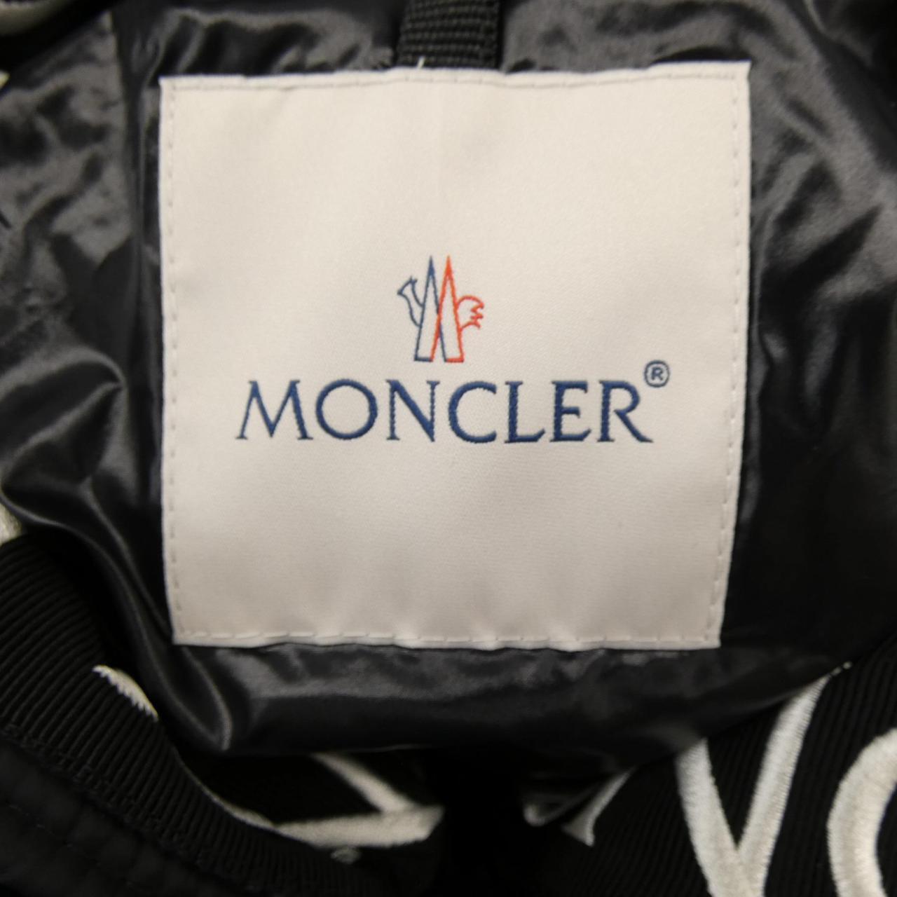 モンクレール MONTCLA ダウンジャケット