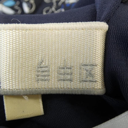 自由区 スカート