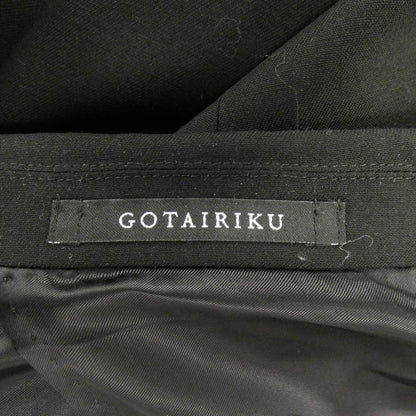 ゴタイリク スーツ