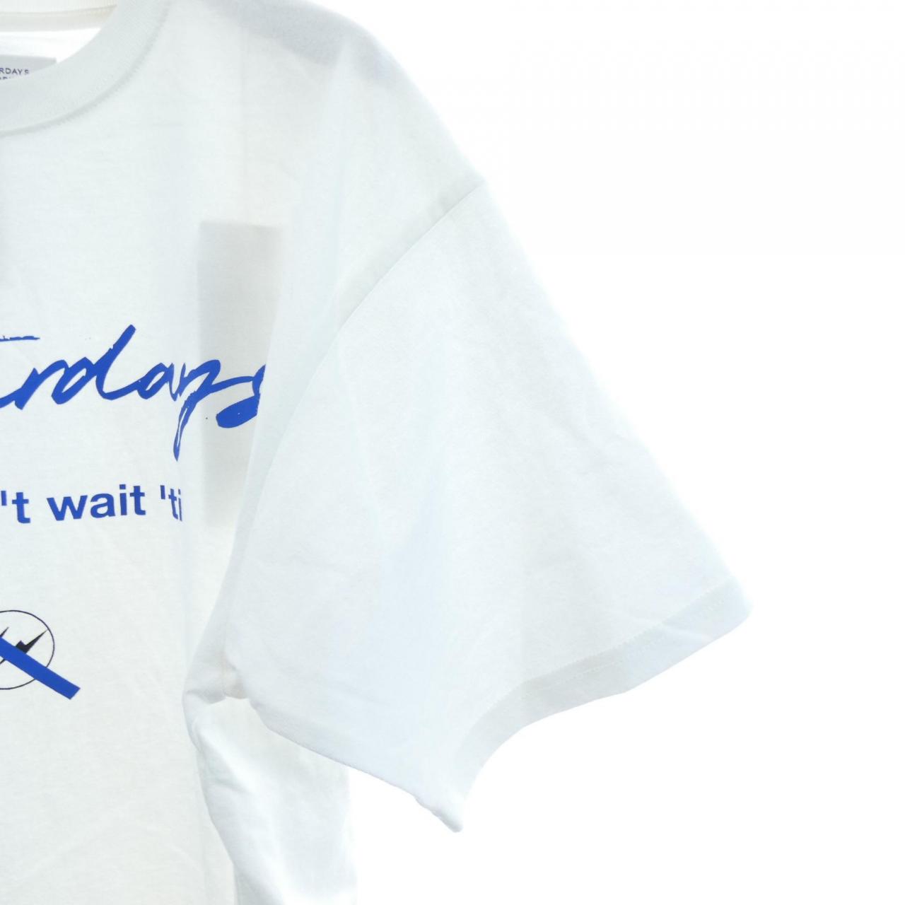 サタデーズフラグメントデザイン コットンTシャツ