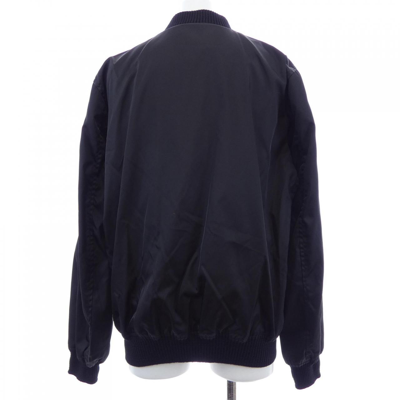 プラダ トライアングルロゴ RE-NYLON ブルゾン
