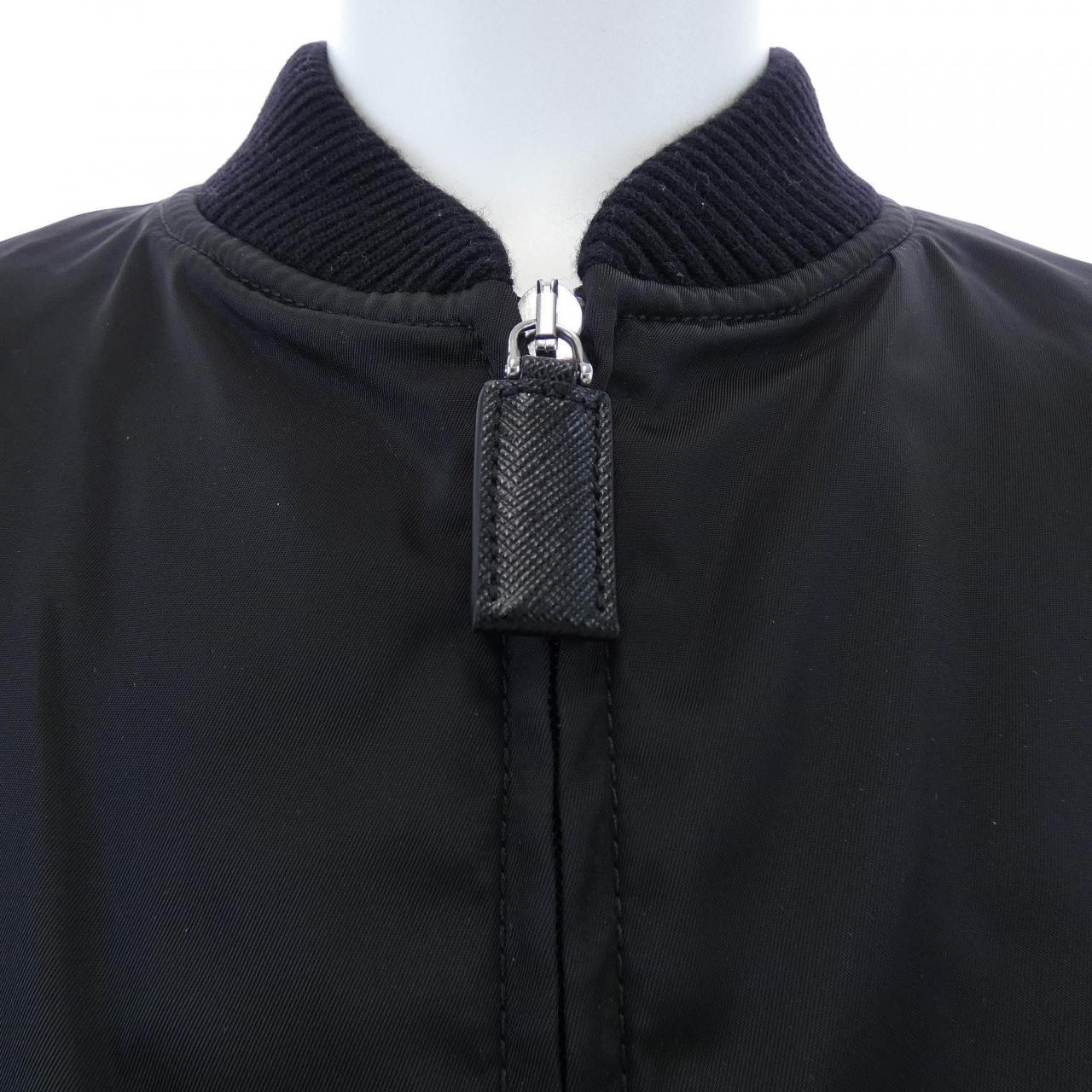 プラダ トライアングルロゴ RE-NYLON ブルゾン