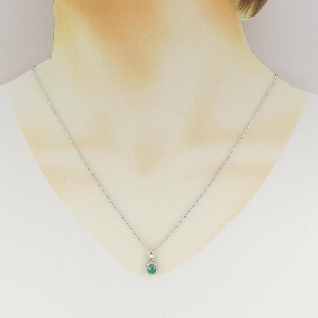 プラチナ エメラルド ダイヤモンド ネックレス