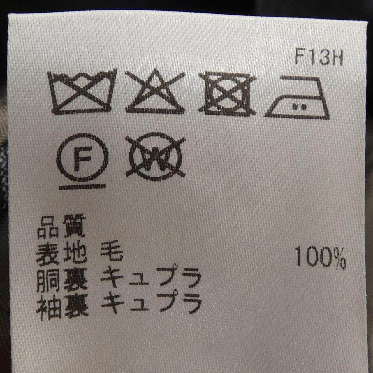 ゴタイリク スーツ