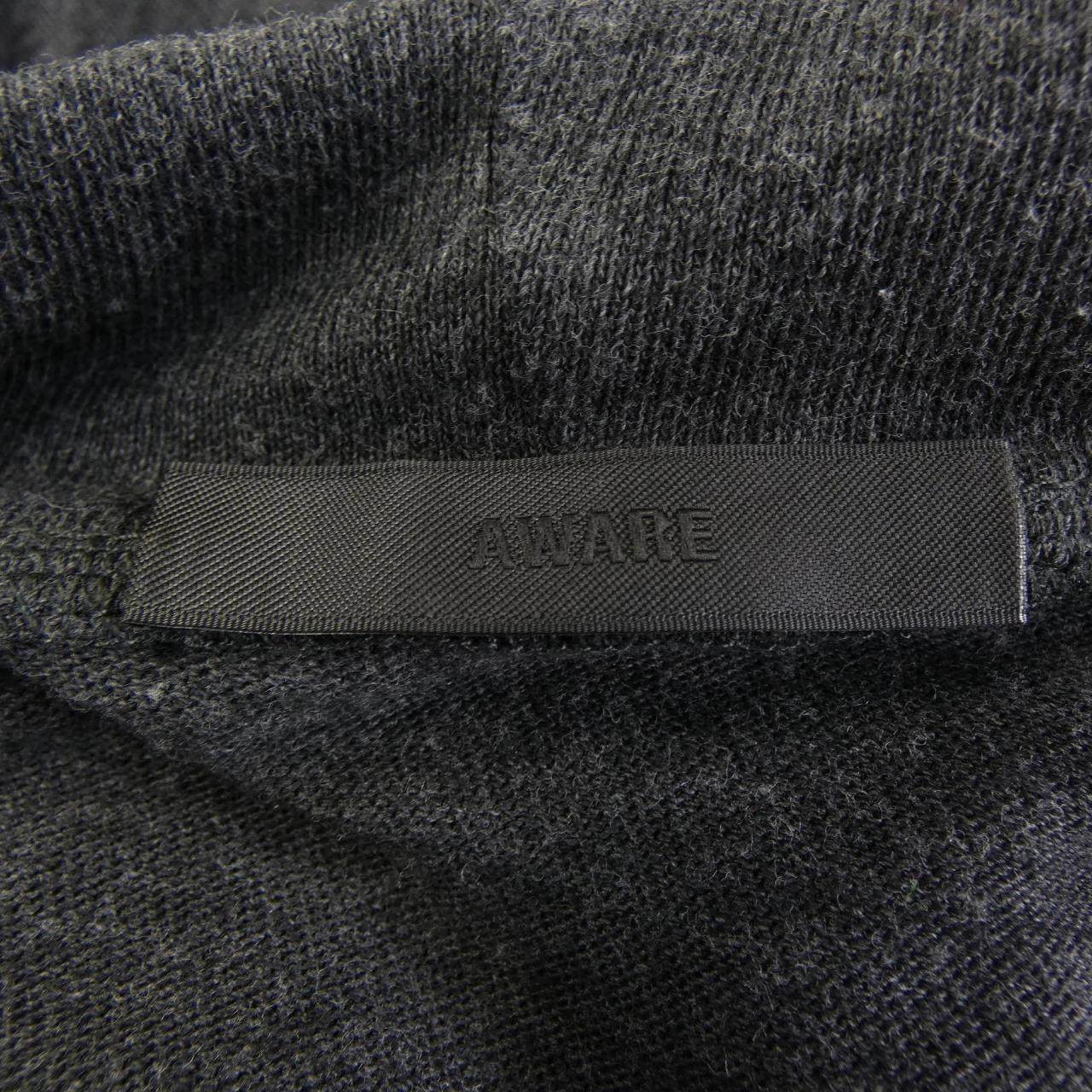 AWARE パーカー