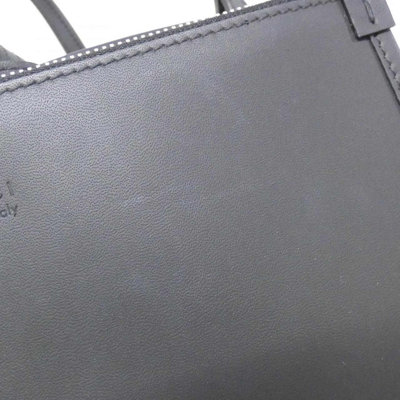 グッチ ダイヤモンドカットアウトGGレザーショルダーバッグ