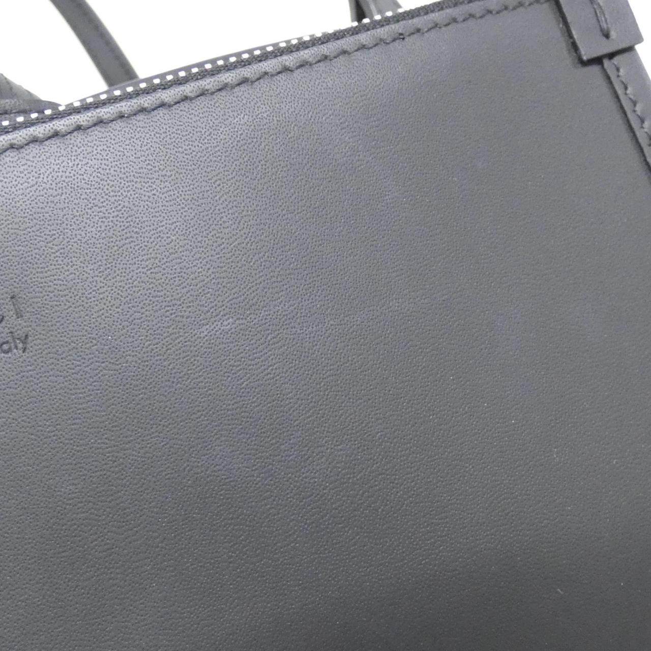 グッチ ダイヤモンドカットアウトGGレザーショルダーバッグ