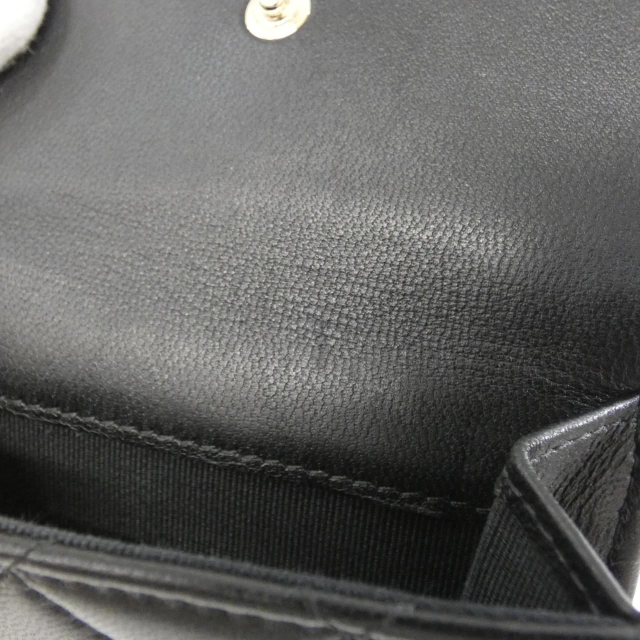 シャネル ラムスキン三つ折り長財布