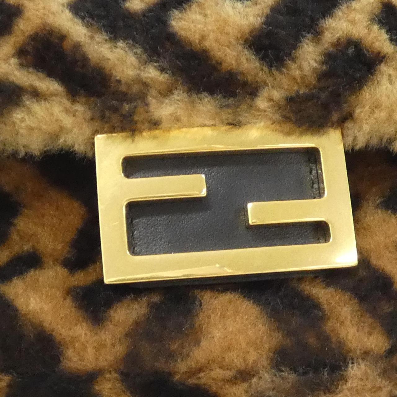 フェンディ ミニバゲット シープファー ショルダーバッグ
