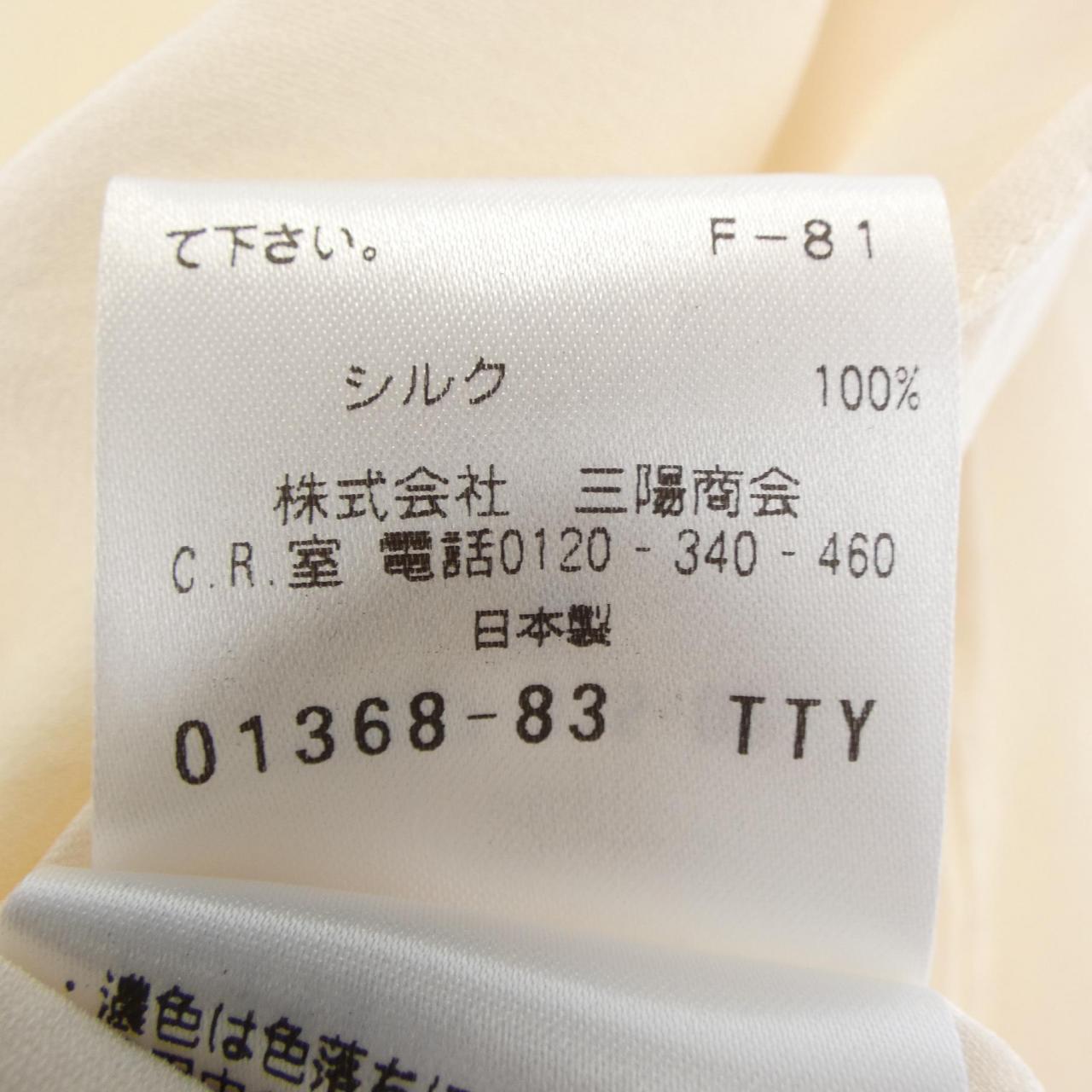 エスエッセンシャルズ トップス