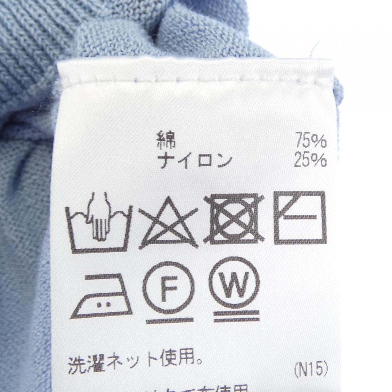 アクアスキュータム トップス