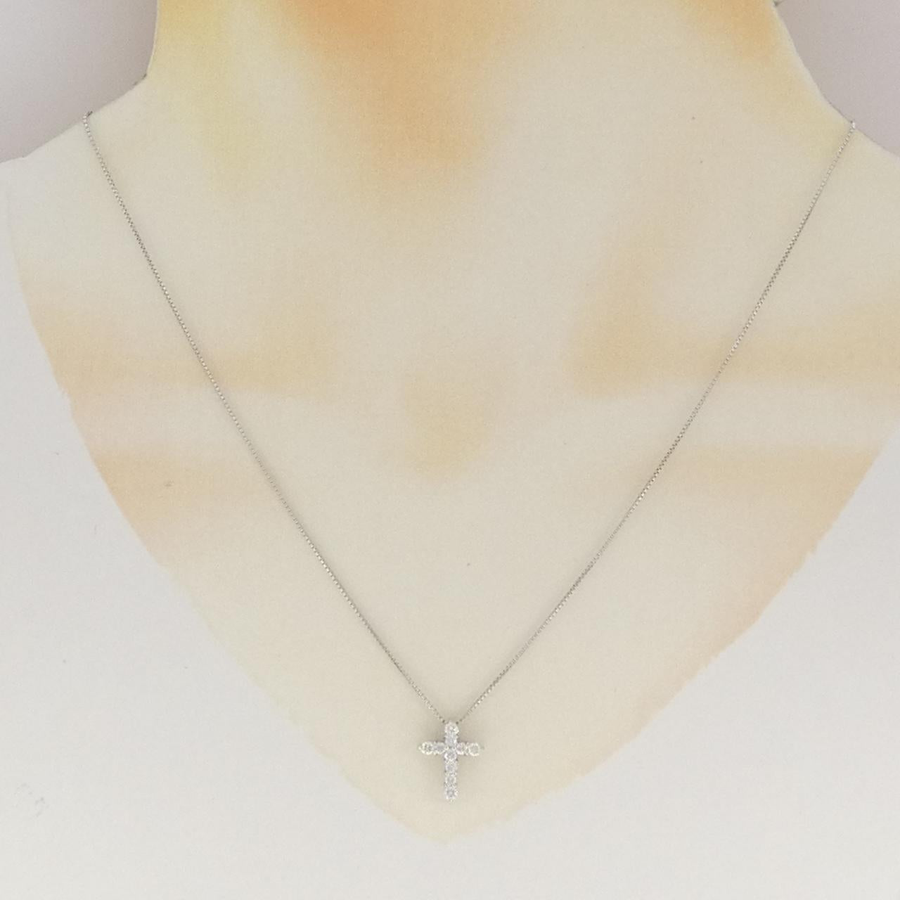 プラチナダイヤモンドクロスネックレス