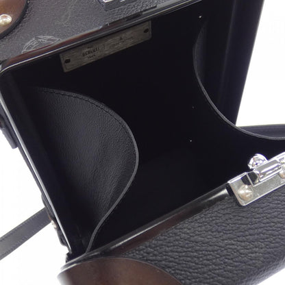 ベルルッティ GLOBE TRO TTER レザーショルダーバッグ